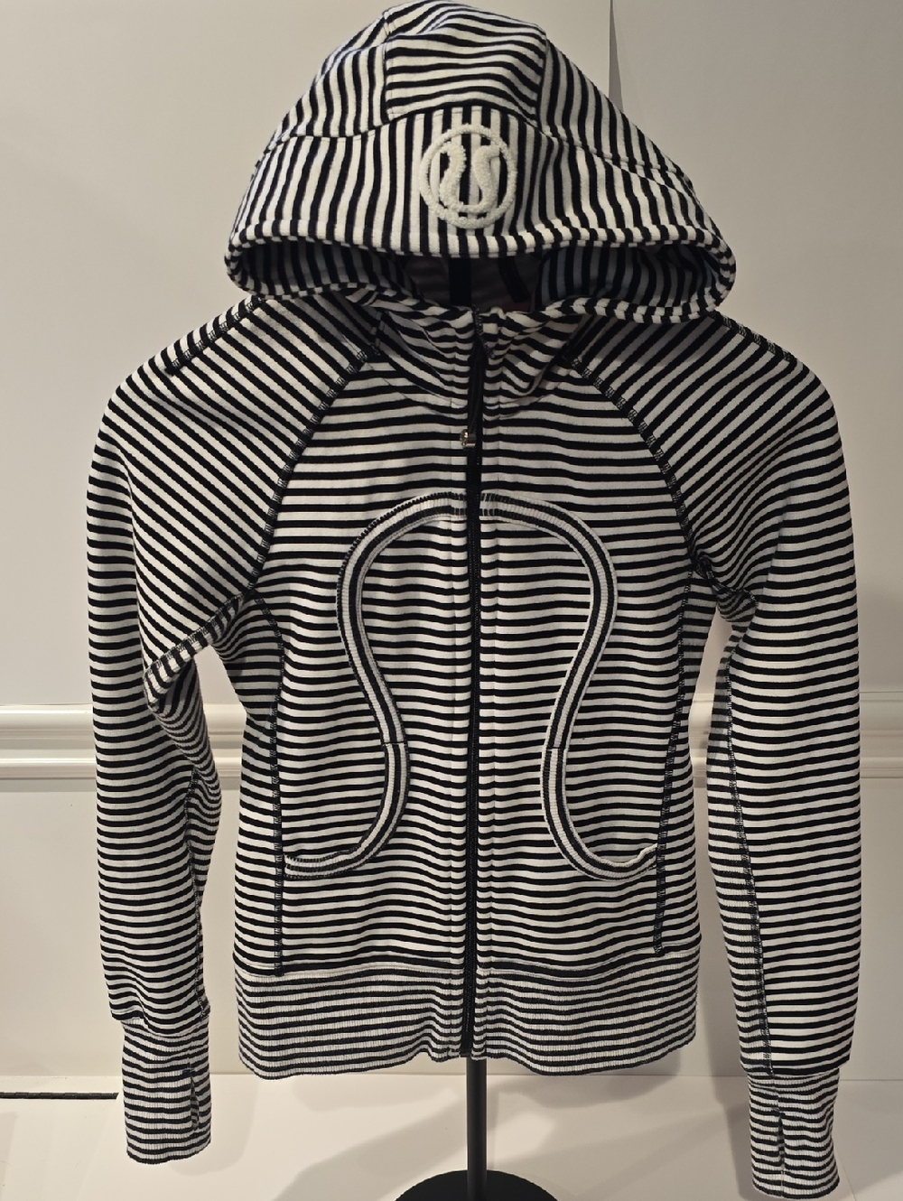Lululemon Athletica Scuba Classic Hoodie Jacket Black & White Stripe Print Sz 2